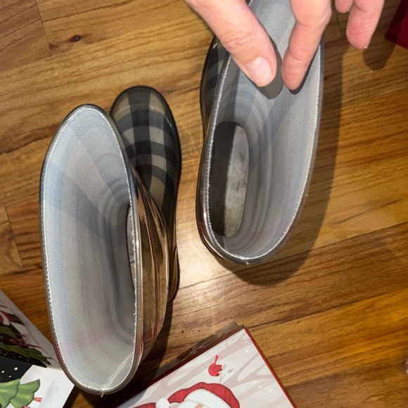 Stunning Authentic Burberry Rain Boots - Picture 5 of 5